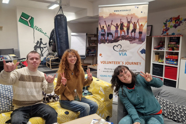 We warmly welcome new volunteers to the InterVIA program